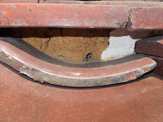 一部剥離した漆喰